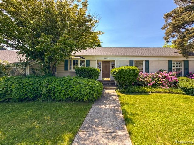 1325 Pilgrim Avenue, Birmingham, MI 48009