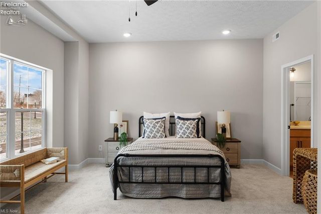 449 Harbor Lane, Lorain, OH 44052