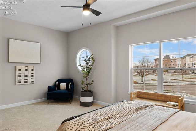 449 Harbor Lane, Lorain, OH 44052