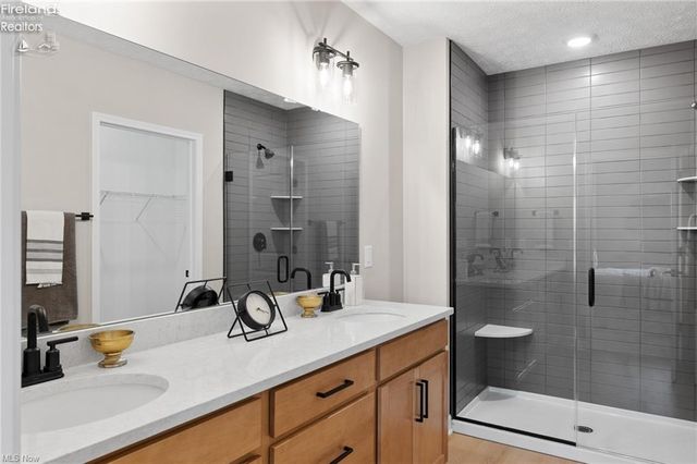 449 Harbor Lane, Lorain, OH 44052