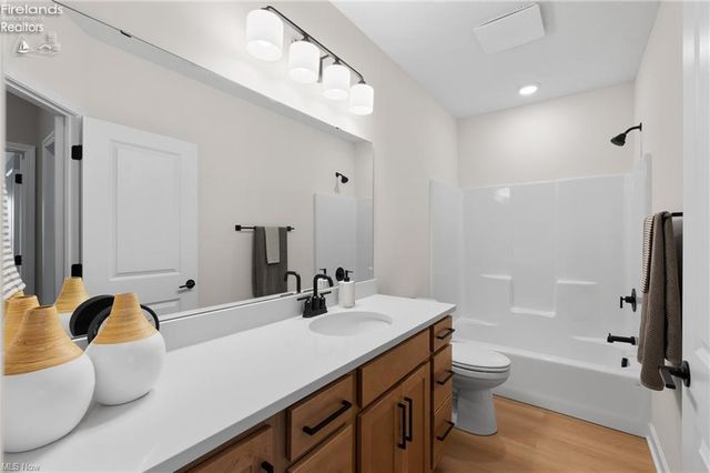 449 Harbor Lane, Lorain, OH 44052