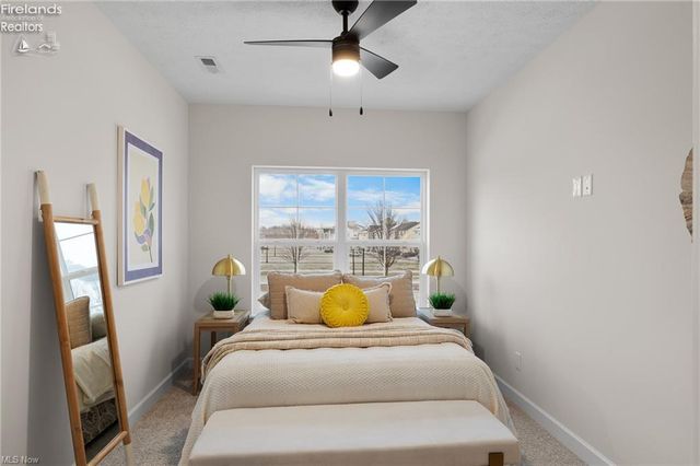 449 Harbor Lane, Lorain, OH 44052