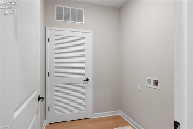 449 Harbor Lane, Lorain, OH 44052