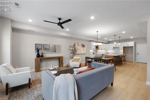 449 Harbor Lane, Lorain, OH 44052