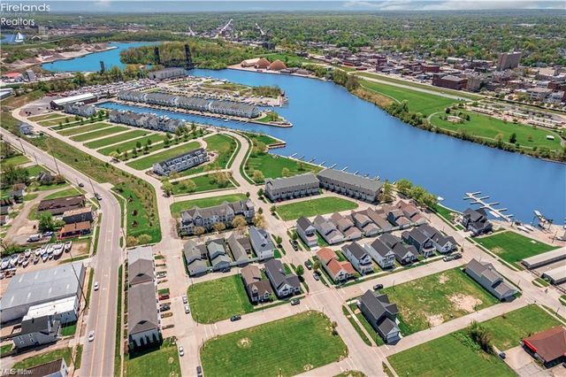 449 Harbor Lane, Lorain, OH 44052