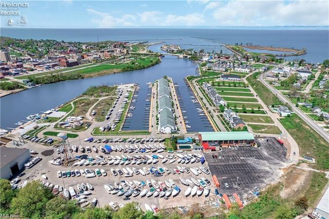 449 Harbor Lane, Lorain, OH 44052