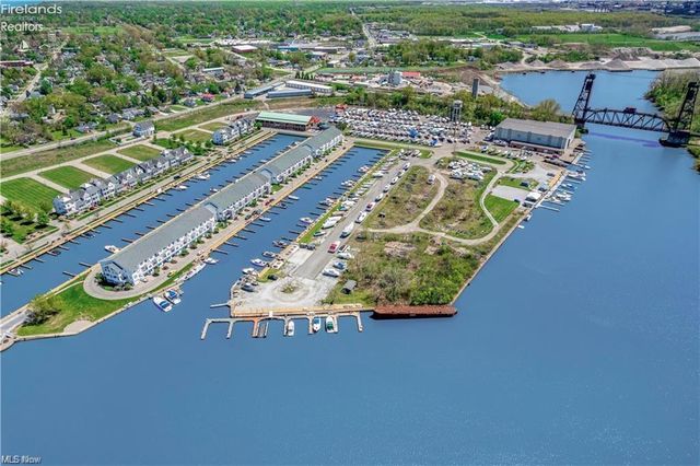 449 Harbor Lane, Lorain, OH 44052