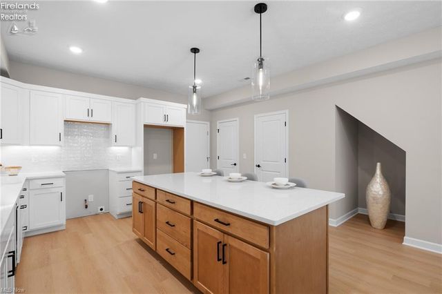 449 Harbor Lane, Lorain, OH 44052