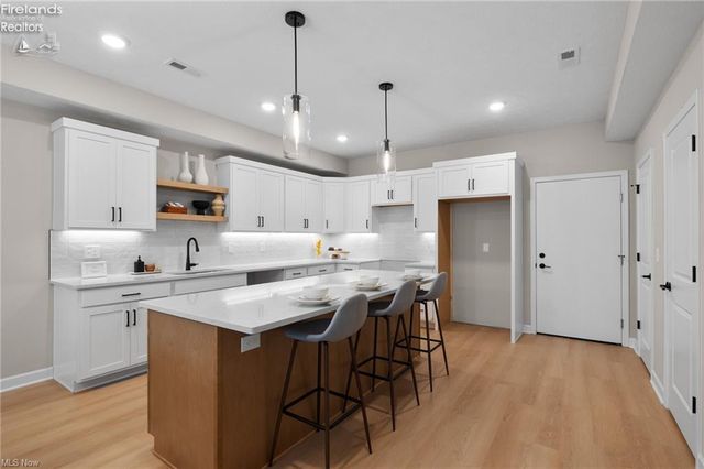 449 Harbor Lane, Lorain, OH 44052