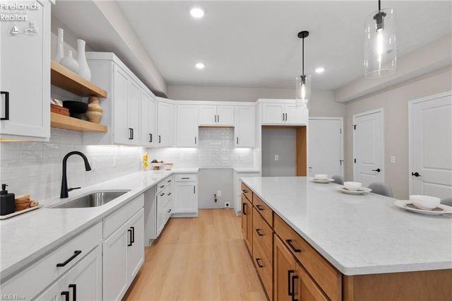 449 Harbor Lane, Lorain, OH 44052