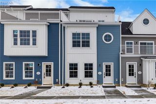 449 Harbor Lane, Lorain, OH 44052