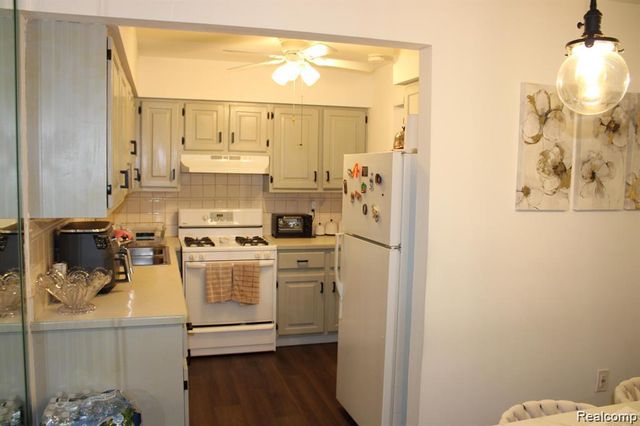 12060 15 Mile Road, Sterling Heights, MI 48312