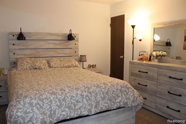 12060 15 Mile Road, Sterling Heights, MI 48312