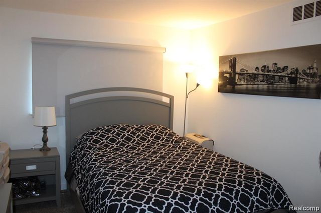 12060 15 Mile Road, Sterling Heights, MI 48312