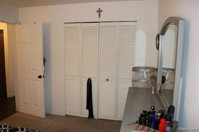 12060 15 Mile Road, Sterling Heights, MI 48312