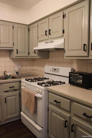 12060 15 Mile Road, Sterling Heights, MI 48312