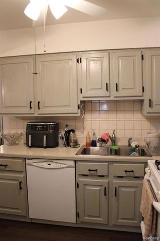 12060 15 Mile Road, Sterling Heights, MI 48312