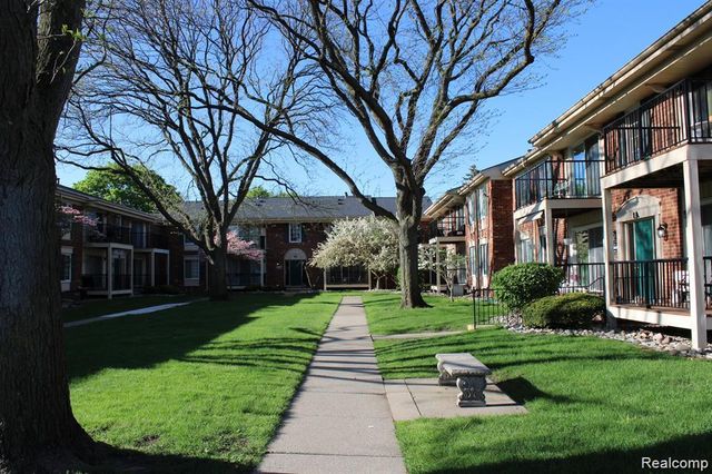 12060 15 Mile Road, Sterling Heights, MI 48312