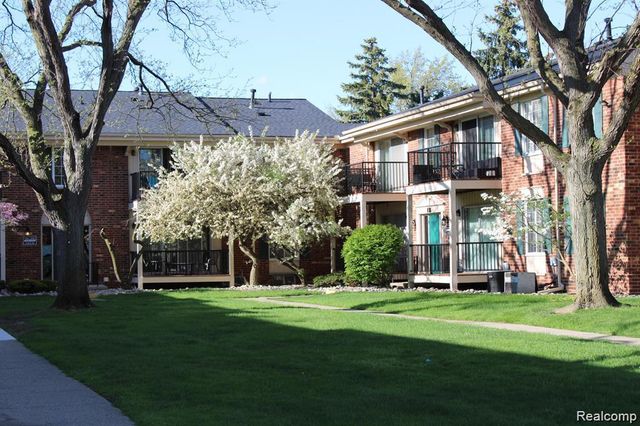 12060 15 Mile Road, Sterling Heights, MI 48312