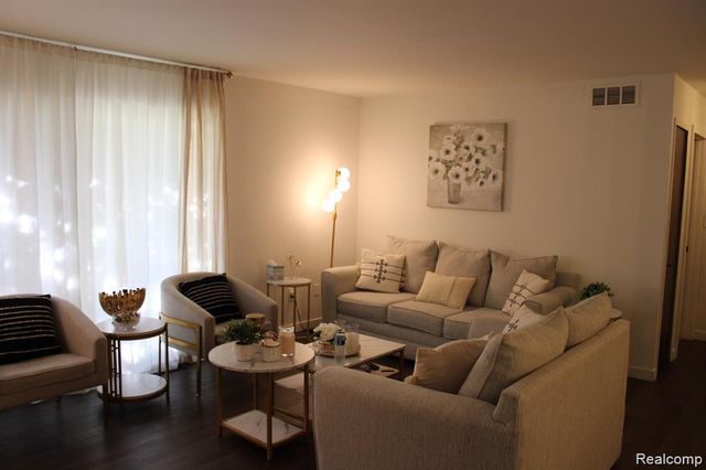 12060 15 Mile Road, Sterling Heights, MI 48312