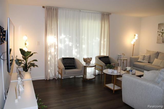 12060 15 Mile Road, Sterling Heights, MI 48312