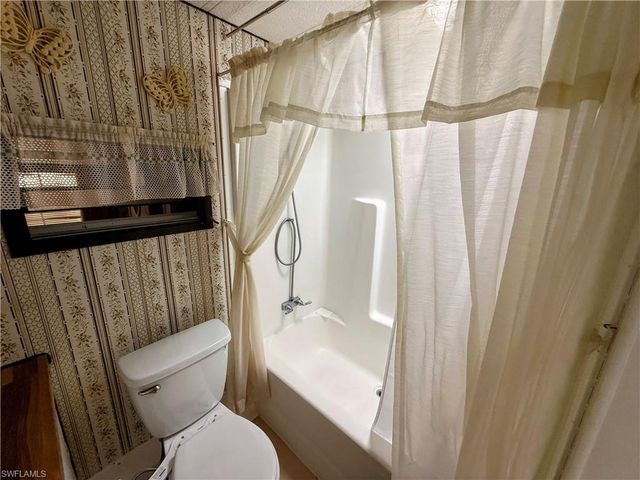 15 Fountain View BLVD, North Fort Myers, FL 33903