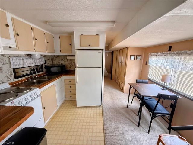 15 Fountain View BLVD, North Fort Myers, FL 33903