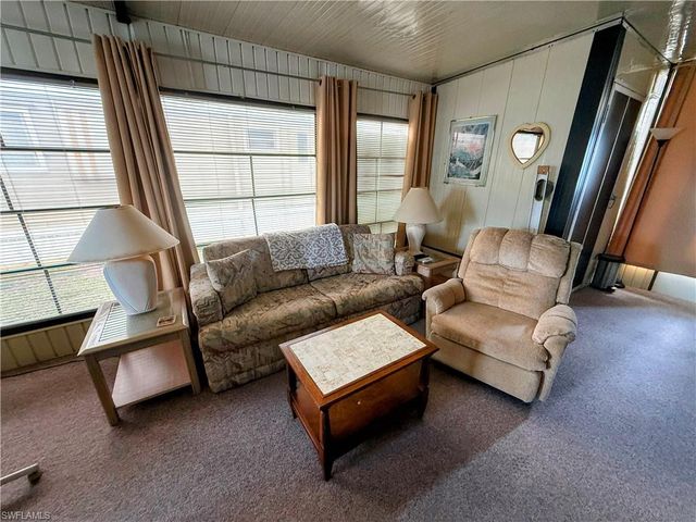 15 Fountain View BLVD, North Fort Myers, FL 33903