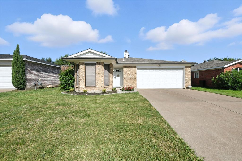1016 Union Drive, Saginaw, TX 76131