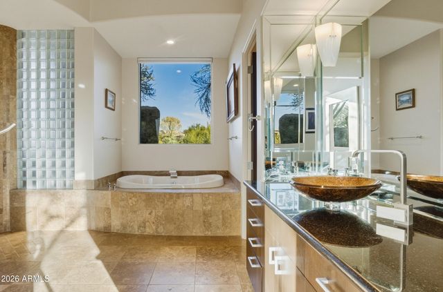 10664 E MONUMENT Drive, Scottsdale, AZ 85262