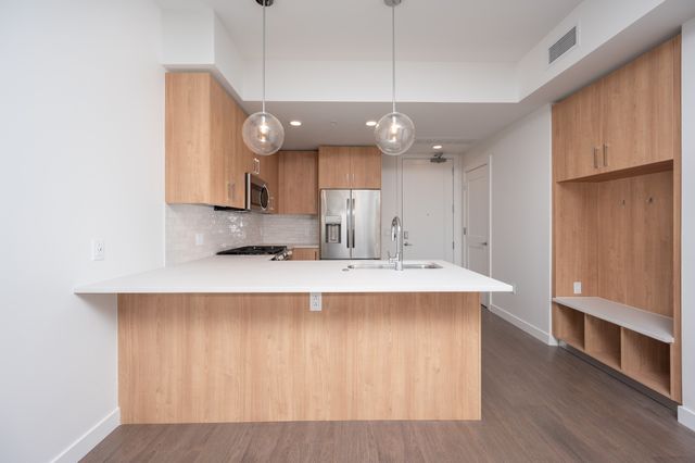 1212 Demonbreun St Apt 2214, Nashville, TN 37203
