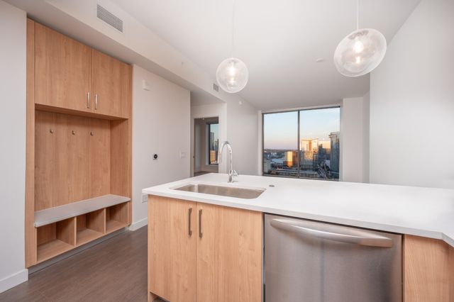 1212 Demonbreun St Apt 2214, Nashville, TN 37203