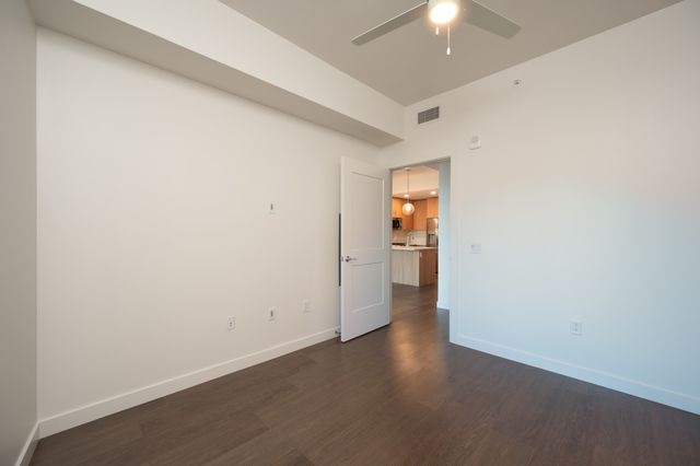 1212 Demonbreun St Apt 2214, Nashville, TN 37203