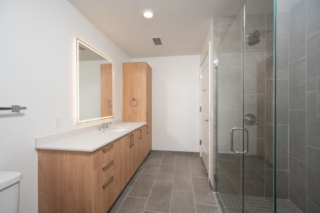 1212 Demonbreun St Apt 2214, Nashville, TN 37203