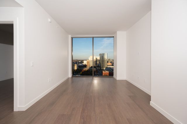 1212 Demonbreun St Apt 2214, Nashville, TN 37203