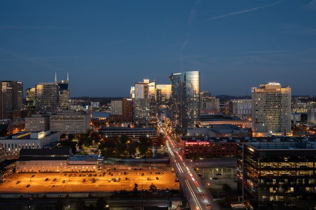 1212 Demonbreun St Apt 2214, Nashville, TN 37203