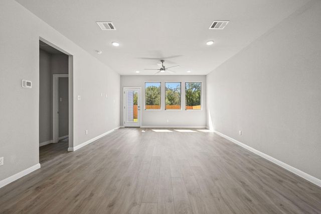 216 Hornet ST, Elgin, TX 78621