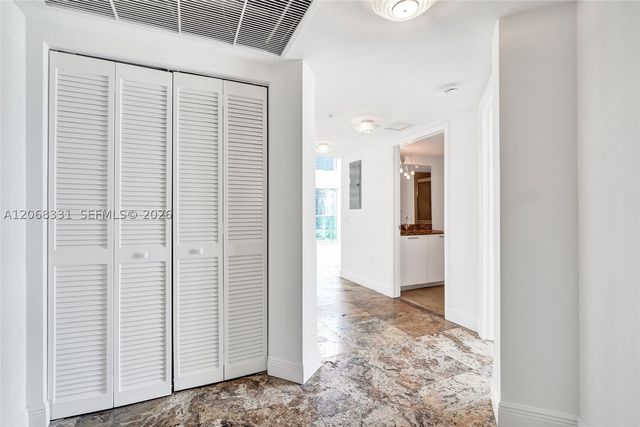 41 SE 5th St 1016, Miami, FL 33131