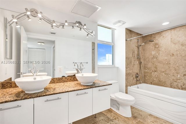 41 SE 5th St 1016, Miami, FL 33131