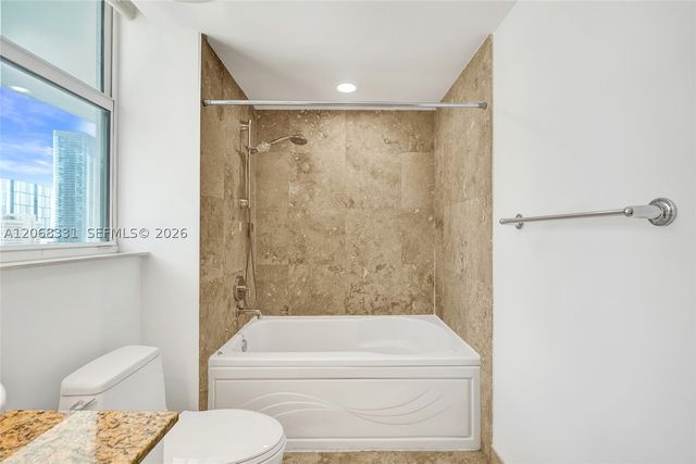 41 SE 5th St 1016, Miami, FL 33131