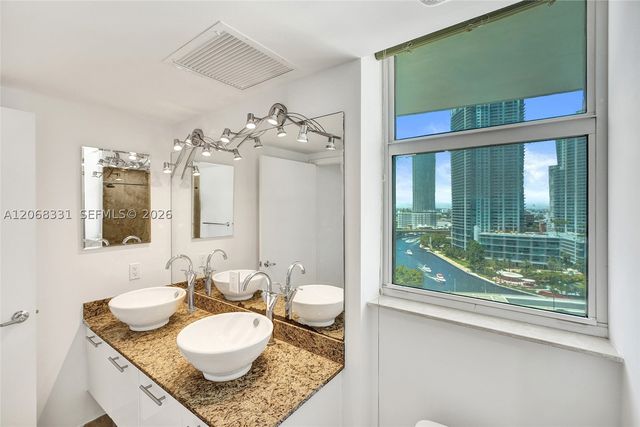 41 SE 5th St 1016, Miami, FL 33131