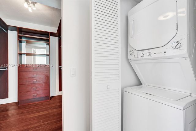 41 SE 5th St 1016, Miami, FL 33131