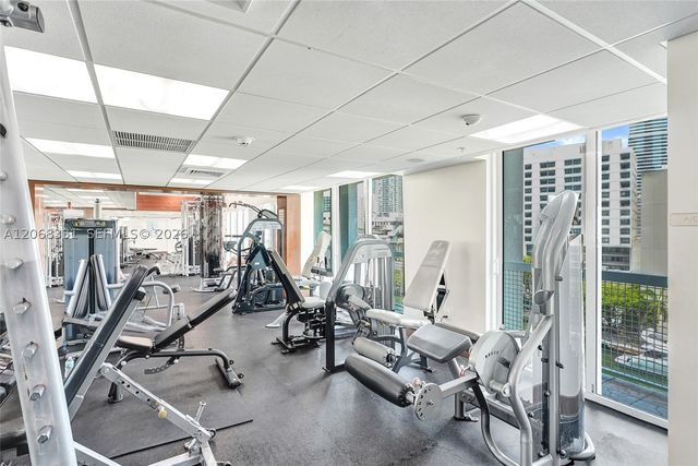 41 SE 5th St 1016, Miami, FL 33131