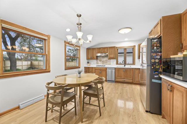 W147N8466 Manchester DRIVE, Menomonee Falls, WI 53051