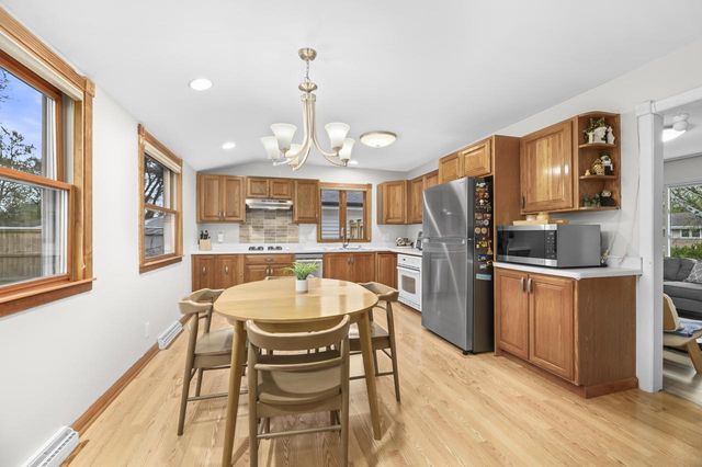 W147N8466 Manchester DRIVE, Menomonee Falls, WI 53051