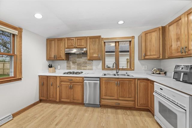 W147N8466 Manchester DRIVE, Menomonee Falls, WI 53051