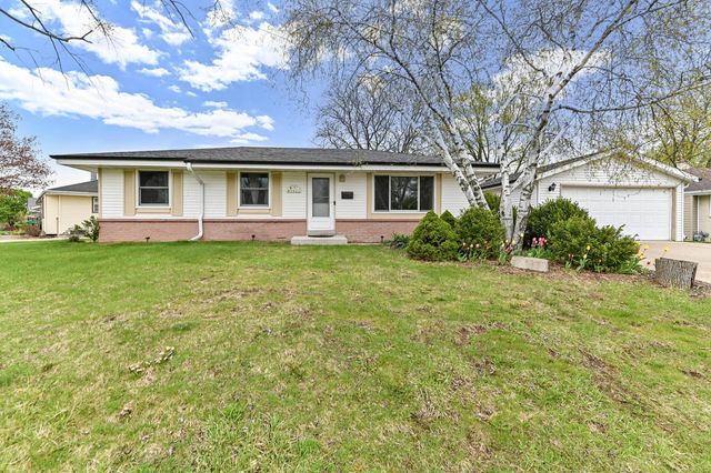 W147N8466 Manchester DRIVE, Menomonee Falls, WI 53051