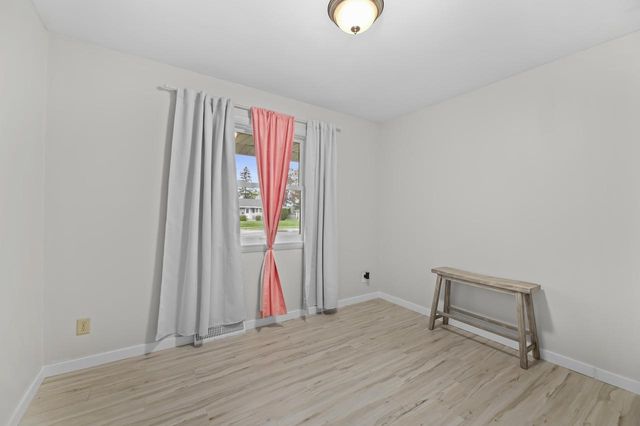 W147N8466 Manchester DRIVE, Menomonee Falls, WI 53051
