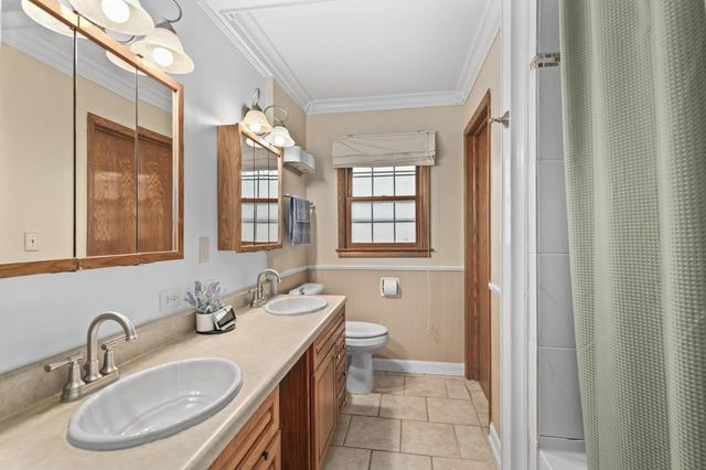 W147N8466 Manchester DRIVE, Menomonee Falls, WI 53051