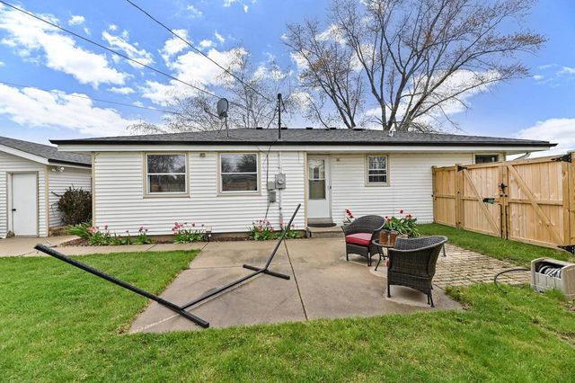 W147N8466 Manchester DRIVE, Menomonee Falls, WI 53051